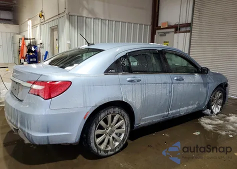 2014 Chrysler 200 Touring z USA, uszkodzony, nr VIN 1C3CCBBB5EN171596